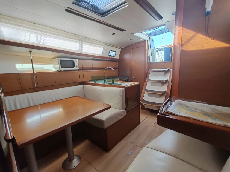 Wynajmij Jeanneau Sun Odyssey 389 w Drage