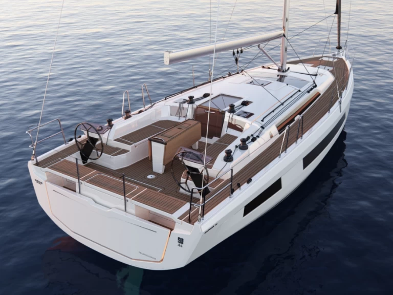 Żaglowiec do wynajmu w Alimos w najlepszej cenie