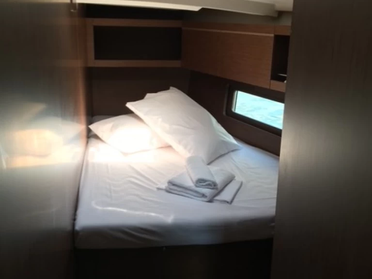 Wynajem Żaglowiec Bénéteau z patentem 