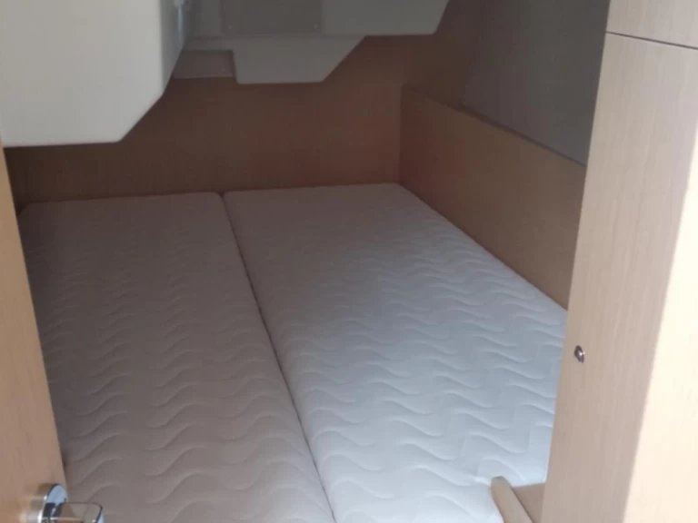 Wynajmij Żaglowiec z lub bez skippera Bénéteau w La Spezia