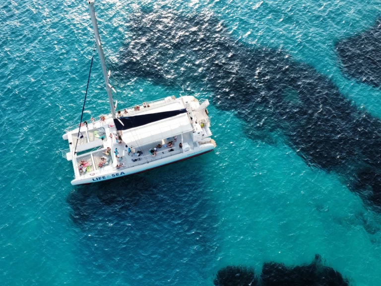 Wynajem Katamaran Drassanes Dalmau z patentem 