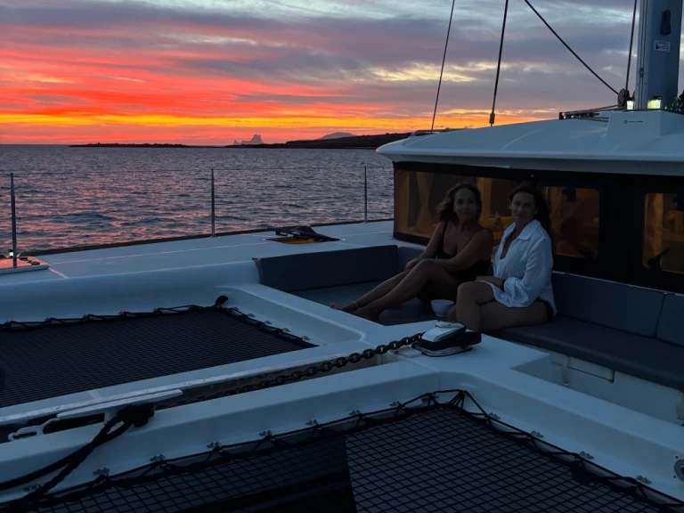 Wynajmij Katamaran z lub bez skippera Lagoon w Marina Ibiza