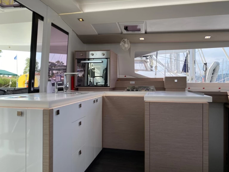 Wynajem łodzi Fountaine Pajot Astrea 42 w Níkiti na SamBoat 