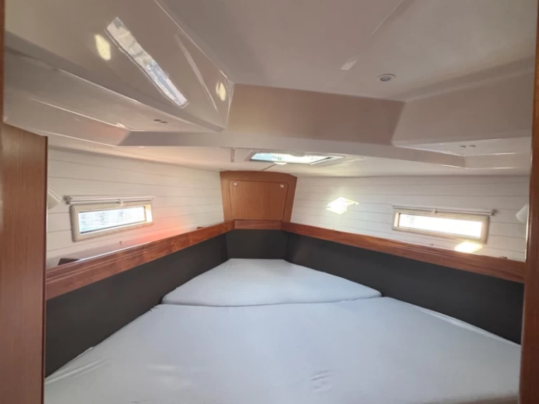 Bavaria Cruiser 41 między profesjonalistami a osobami prywatnymi w Rogoznica