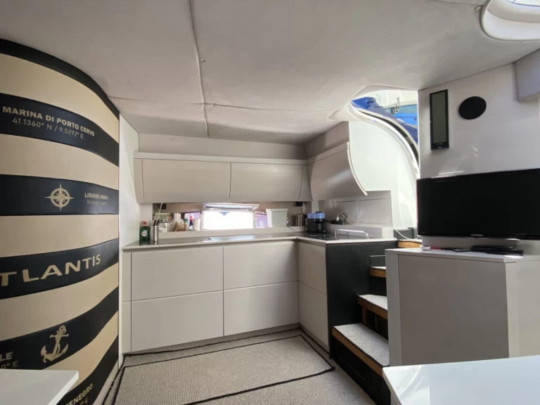 Wynajem Motorówka Azimut z patentem 