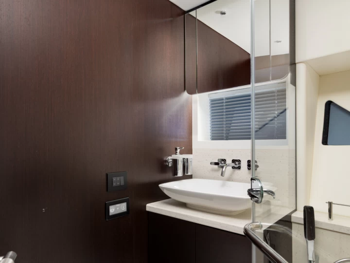 Sunseeker Sunseeker 65 między profesjonalistami a osobami prywatnymi w Split