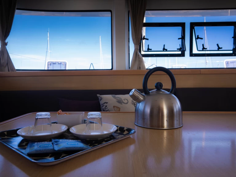 Wynajem Katamaran Lagoon z patentem 