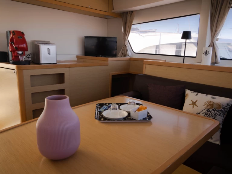 Wynajmij Lagoon Lagoon 42 w Castellammare del Golfo