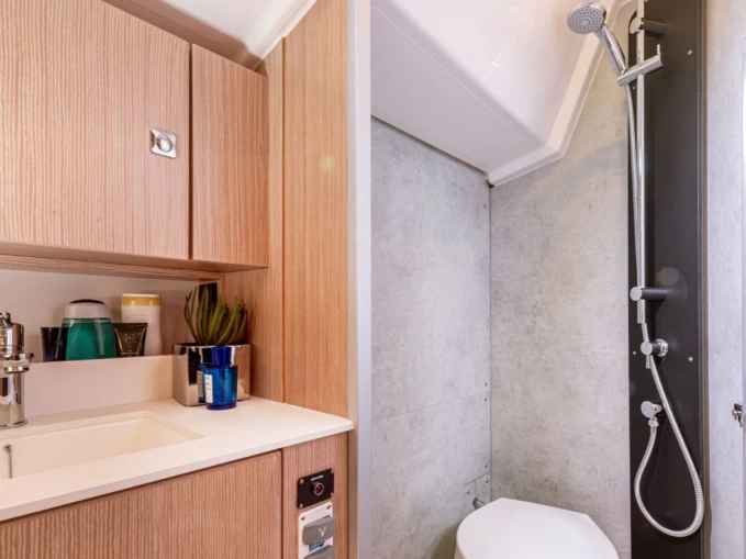 Wynajem Żaglowiec Bavaria z patentem 