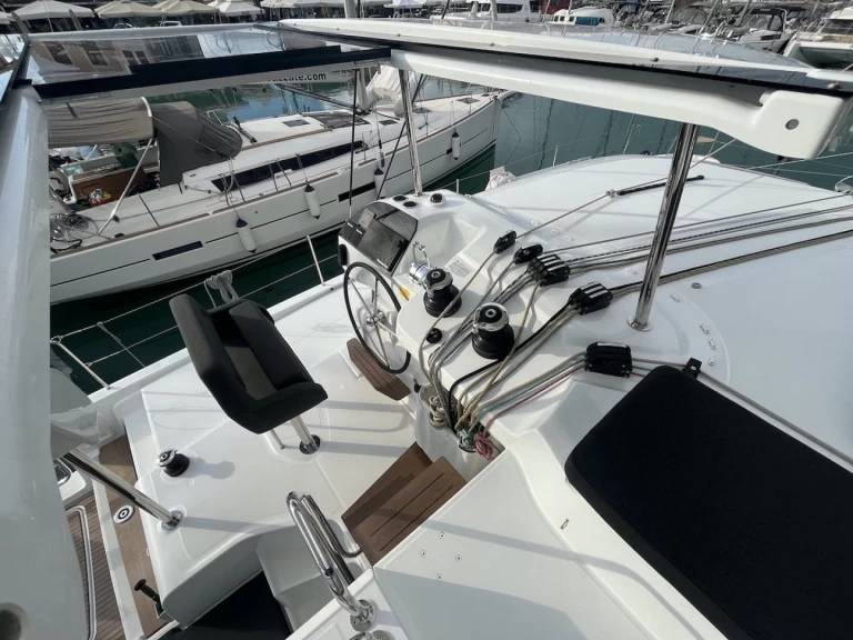 Wynajem łodzi Lefkáda tanio Lagoon 43