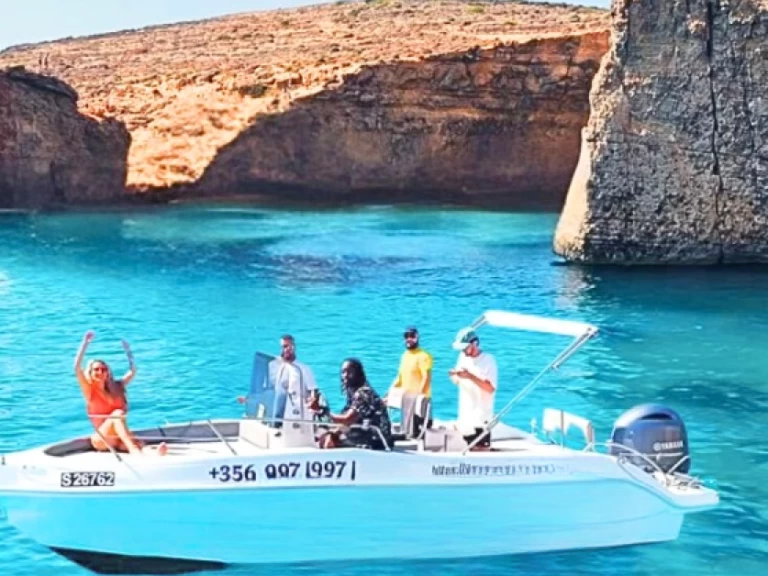 Wynajmij Bluemax 23 Open Boat  w Comino