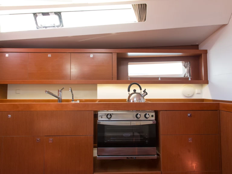 Bénéteau Oceanis 45 między profesjonalistami a osobami prywatnymi w Lefkáda