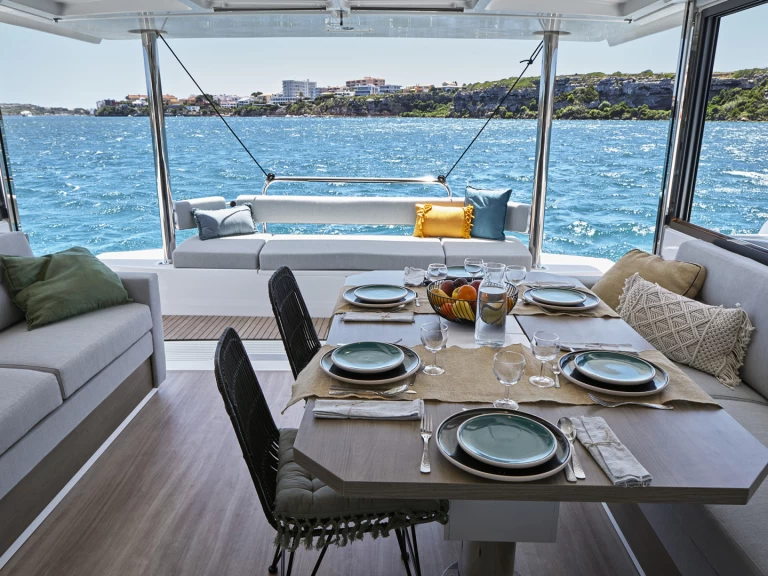 Katamaran do wynajmu w Rogoznica w najlepszej cenie