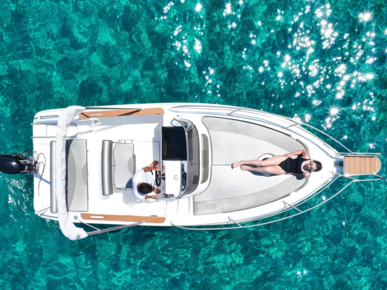 Motorówka do wynajmu w Sant Antoni de Portmany w najlepszej cenie