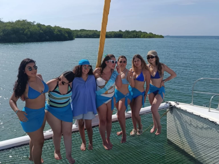 Fountaine Pajot Lavezzi 40 między profesjonalistami a osobami prywatnymi w Cartagena