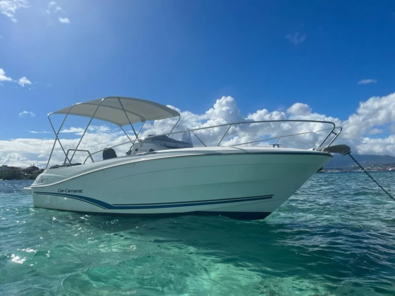 Wynajmij Jeanneau Cap Camarat 7.5 CC Serie 2 w Les Trois-Îlets