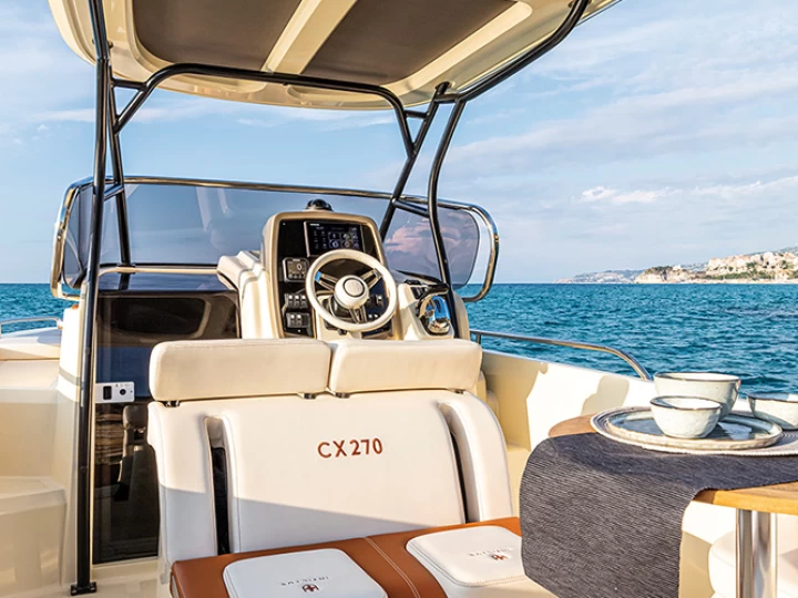 Wynajem łodzi Marina de Palamós tanio Invictus 270 FX