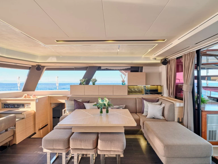 Luksusowy jacht do wynajmu w Nea Peramos w najlepszej cenie