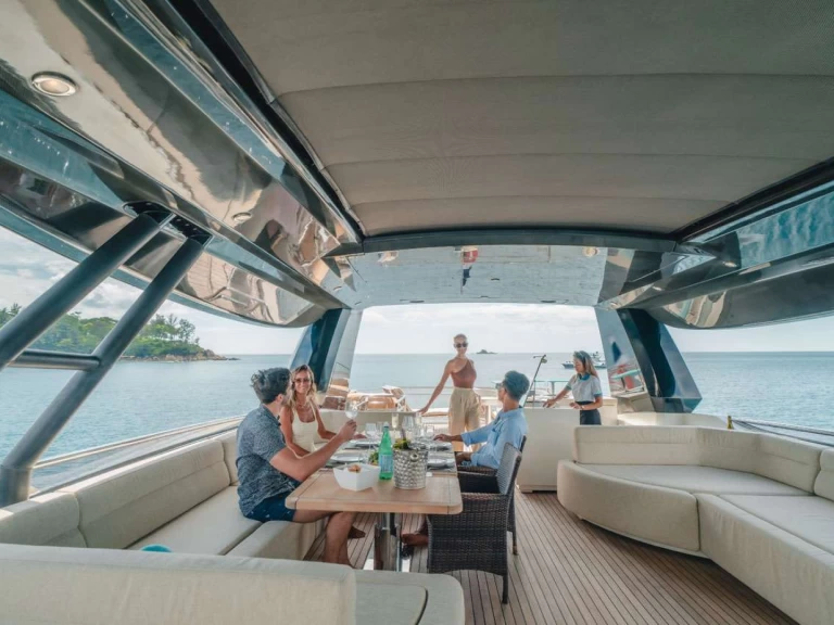 Wynajem Luksusowy jacht MonteCarloYachts z patentem 