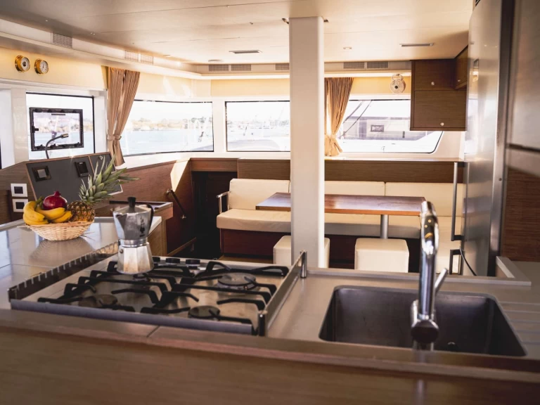 Wynajem łodzi Split tanio AKANA