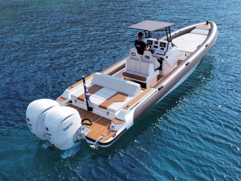 Wynajem Łódż półsztywna Rockmarine z patentem 