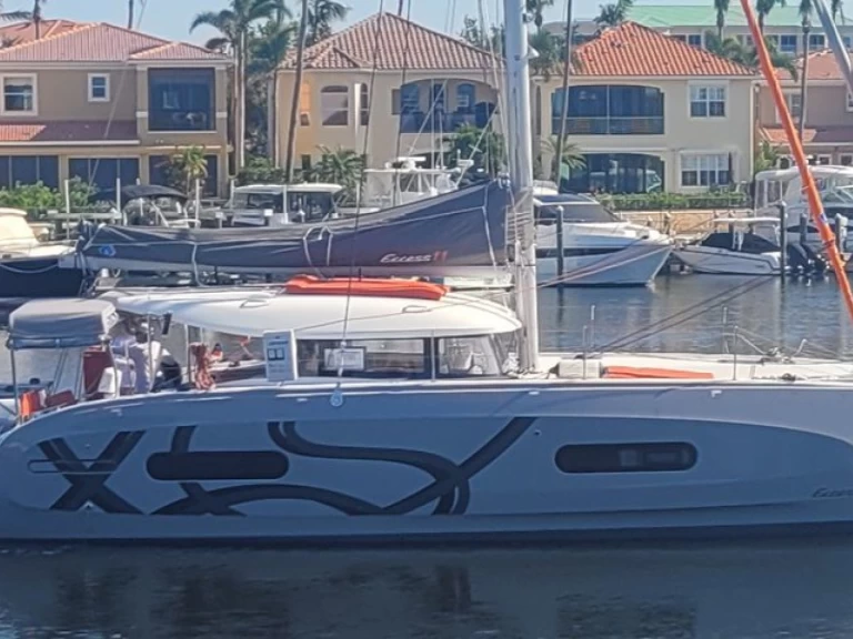 Excess Excess 11 między profesjonalistami a osobami prywatnymi w Burnt Store Marina