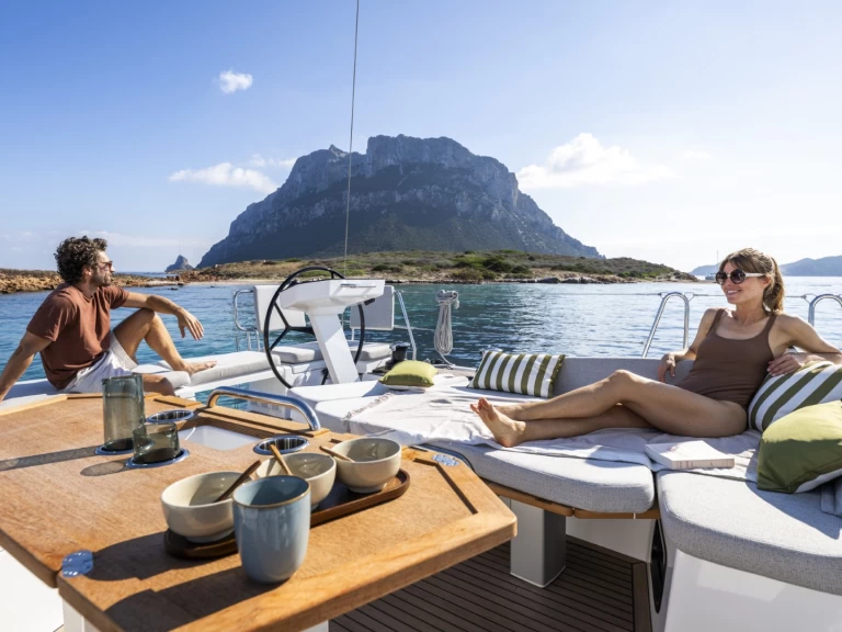 Wynajem Żaglowiec Bénéteau z patentem 