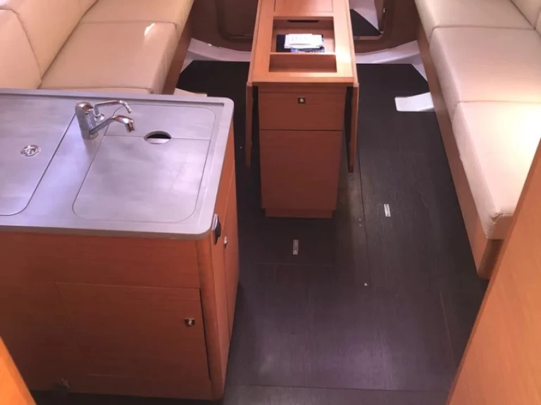 Wynajem Żaglowiec Dufour z patentem 