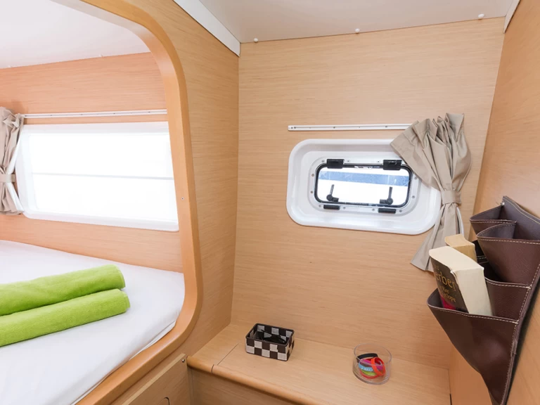 Wynajmij Katamaran z lub bez skippera Lagoon w Lavrio