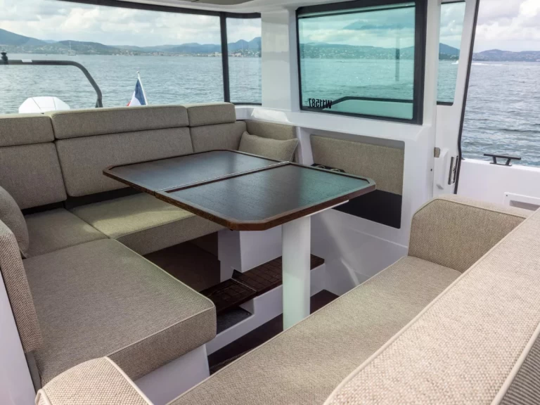 Wynajem Motorówka Axopar z patentem 