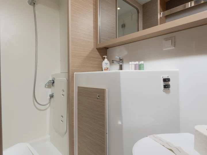 Lagoon Lagoon 42 Millenium między profesjonalistami a osobami prywatnymi w Split