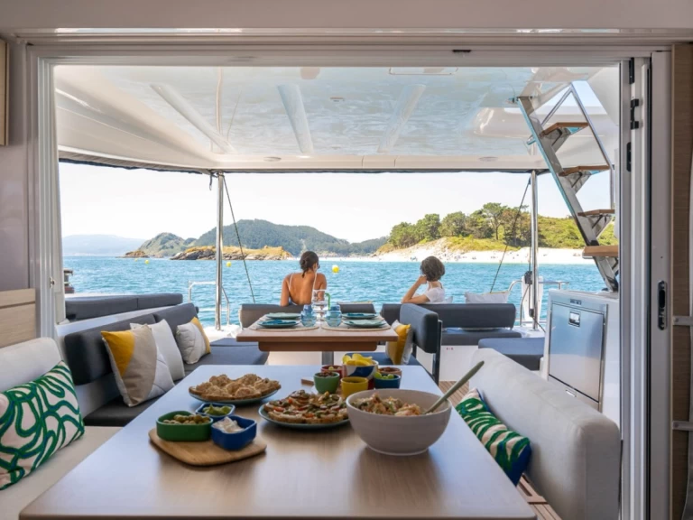 Katamaran do wynajmu w Cugnana Verde w najlepszej cenie