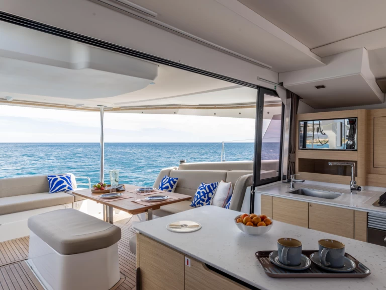 Wynajmij Fountaine Pajot FP 44 w Marina de Portimão