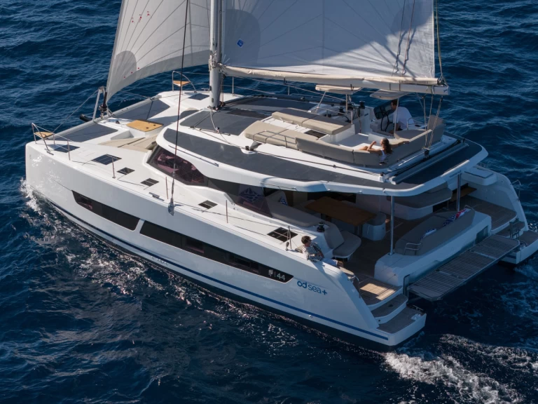 Wynajem Katamaran Fountaine Pajot z patentem 