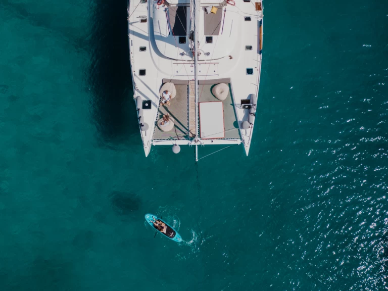 Wynajem Katamaran Lagoon z patentem 