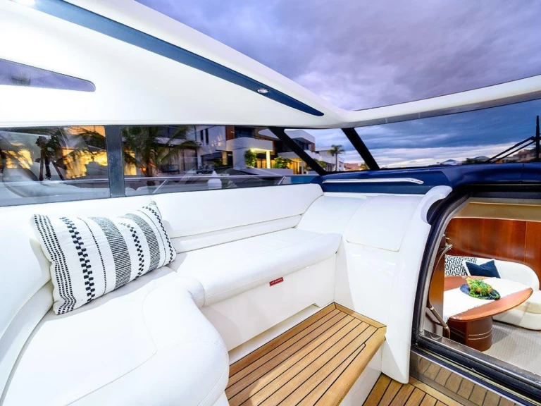 Wynajem Motorówka Princess z patentem 