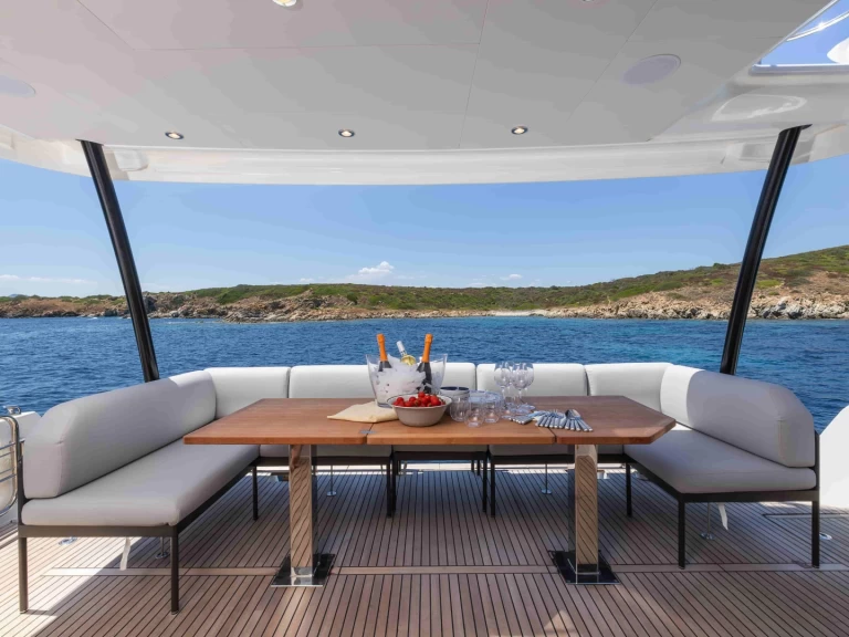 Wynajem Motorówka Prestige z patentem 