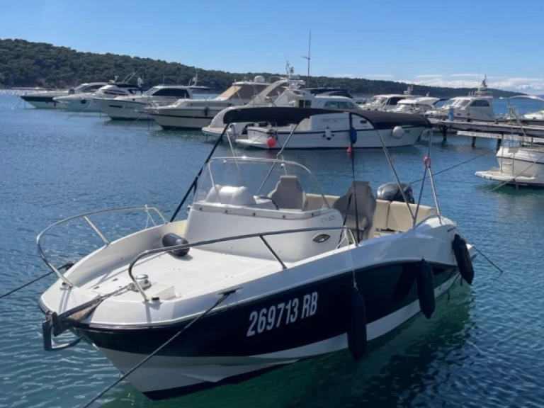 Quicksilver Activ 605 Sundeck między profesjonalistami a osobami prywatnymi w Rab