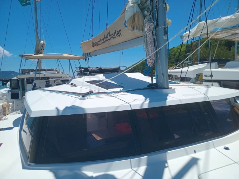 Wynajem Katamaran w Praslin Island - Fountaine Pajot Saona 47