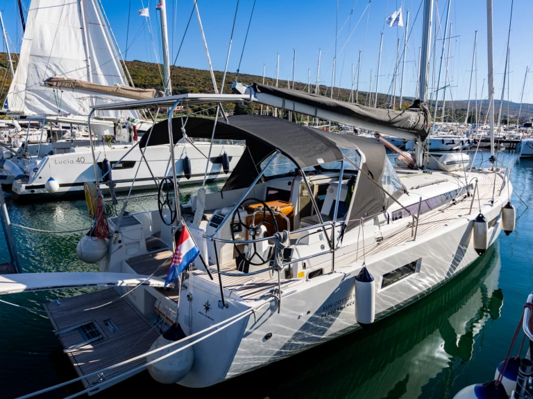 Wynajem Żaglowiec Jeanneau z patentem 