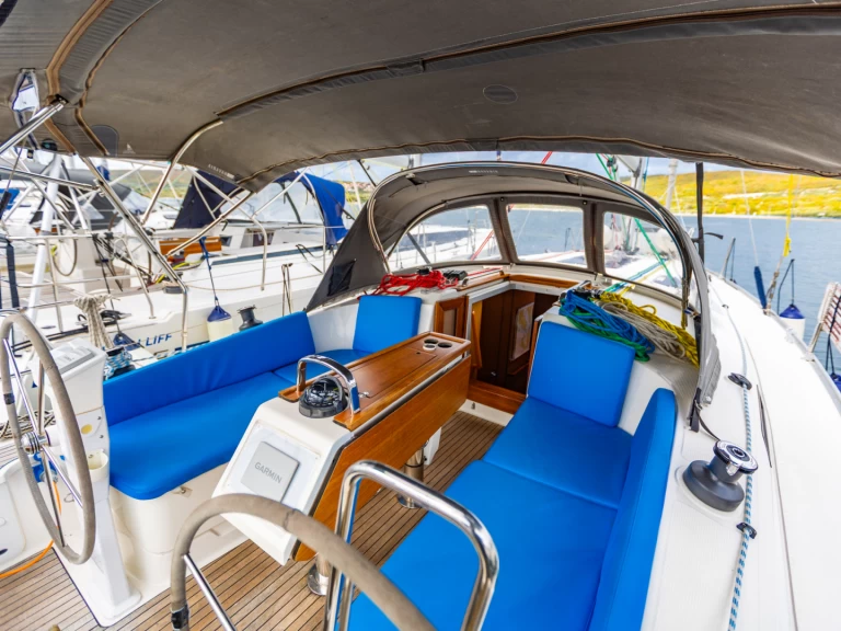 Wynajem Żaglowiec Bavaria z patentem 