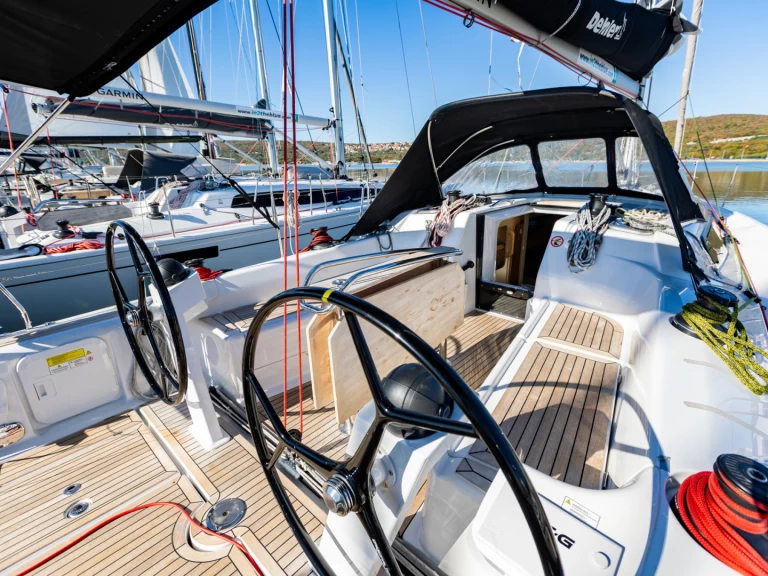 Wynajem Żaglowiec Dehler z patentem 