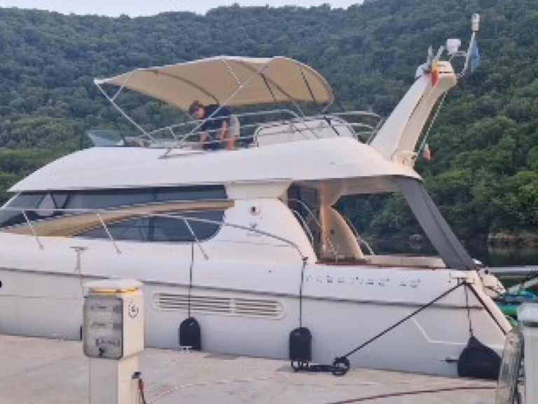 Wynajem Motorówka Jeanneau z patentem 