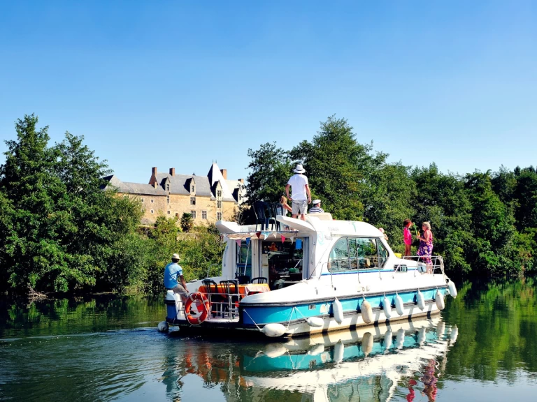 Nicols Yacht Confort Family 6-10 p. między profesjonalistami a osobami prywatnymi w Sablé-sur-Sarthe