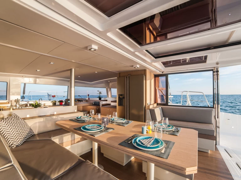 Wynajem łodzi Porto Pollo tanio Bali 4.3