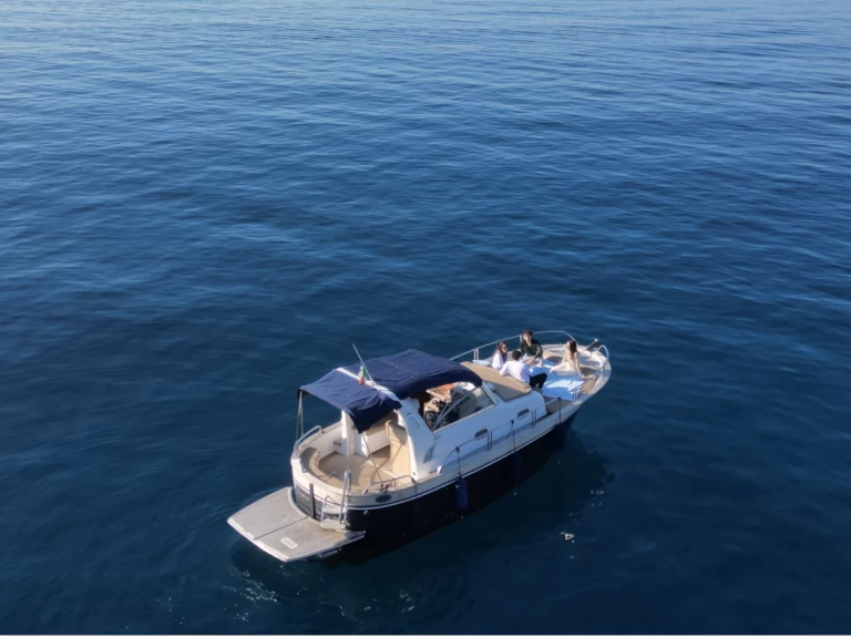 Wynajem łodzi Sorrento tanio 9,5 cabin