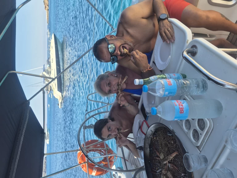 Wynajem Żaglowiec Jeanneau z patentem 