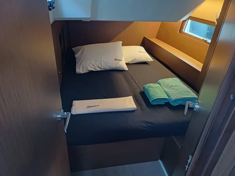 Żaglowiec do wynajmu w Fiskárdo w najlepszej cenie