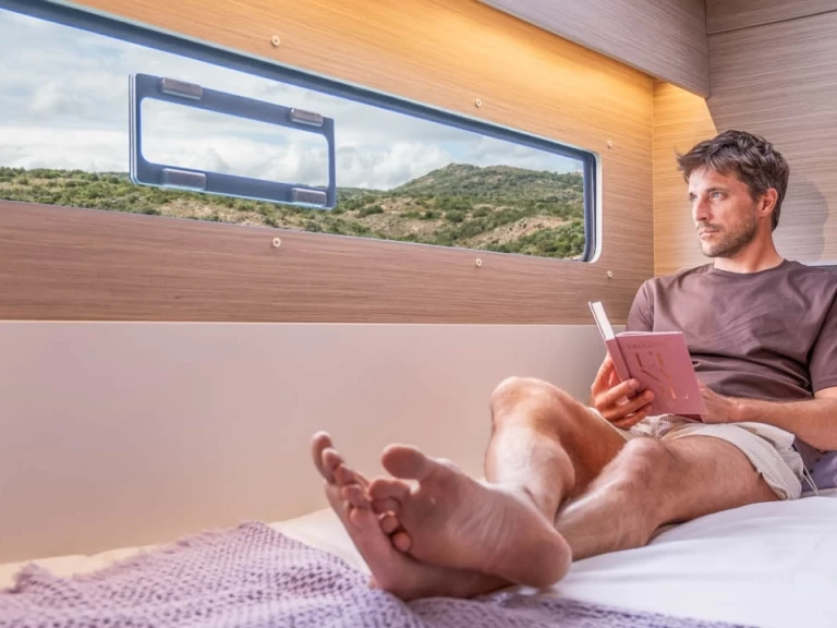 Lagoon Lagoon 38 między profesjonalistami a osobami prywatnymi w Gouvia