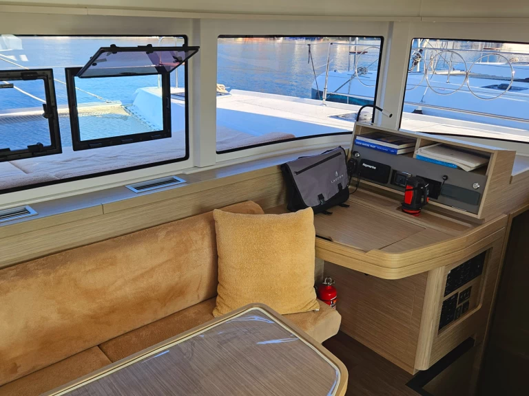 Lagoon Lagoon 42 między profesjonalistami a osobami prywatnymi w Marmaris